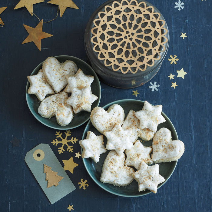 Vegane Chai-Küsschen, -Sterne und -Herzen mit Kokos und aromatischem Chai-Gewürz