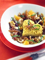 Veganes Safran-Couscous mit Dattel-Orangen-Sauce