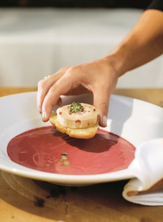 Rote-Bete-Cremesuppe mit Ziegenkäse-Crostini