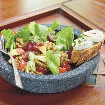 Herbstlich-fruchtiger Salat mit Ziegenkäse